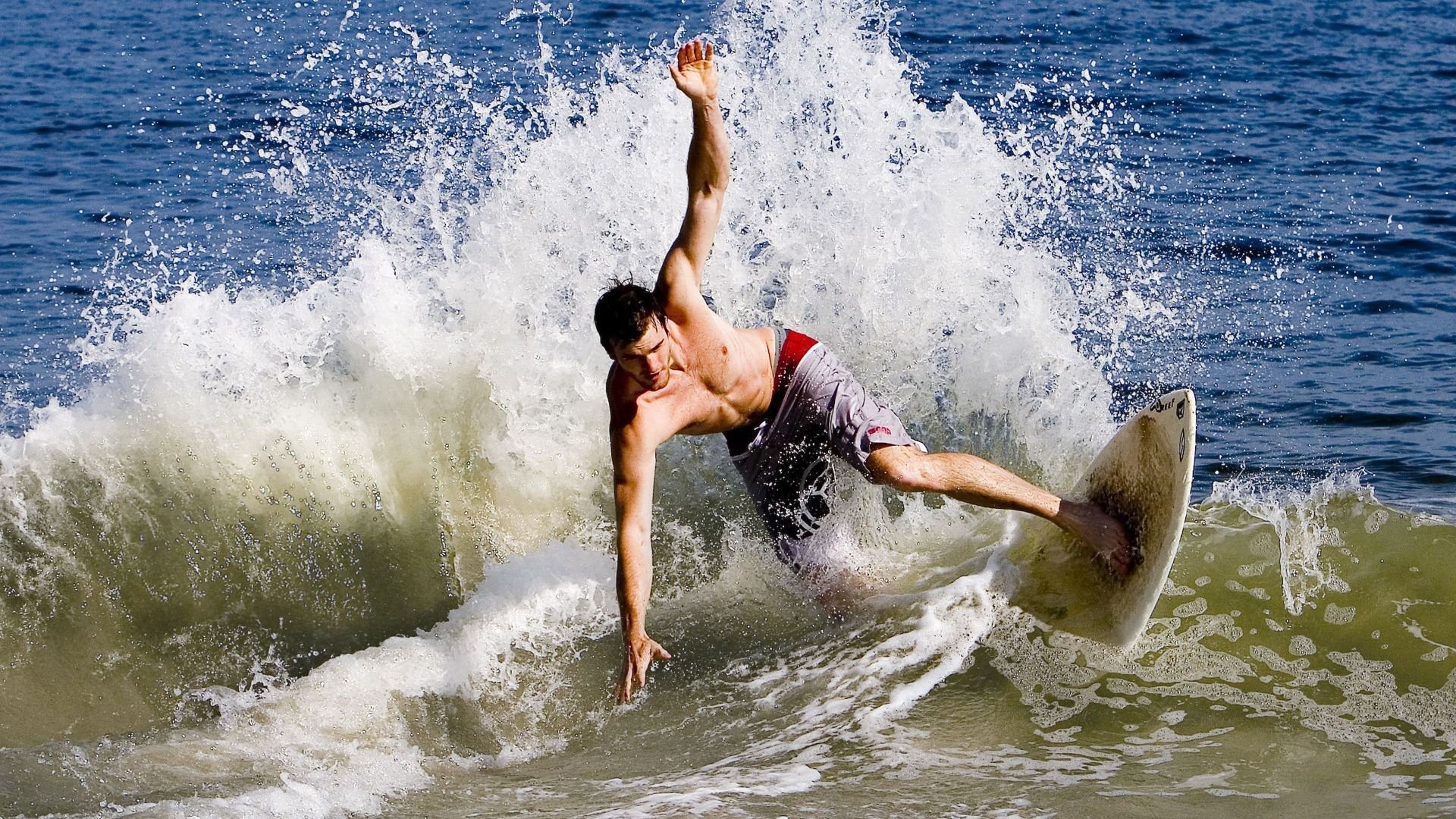 阿伦·斯密斯：以智慧与速度串联全黑队进攻线，攻势如潮，阿隆内斯密斯